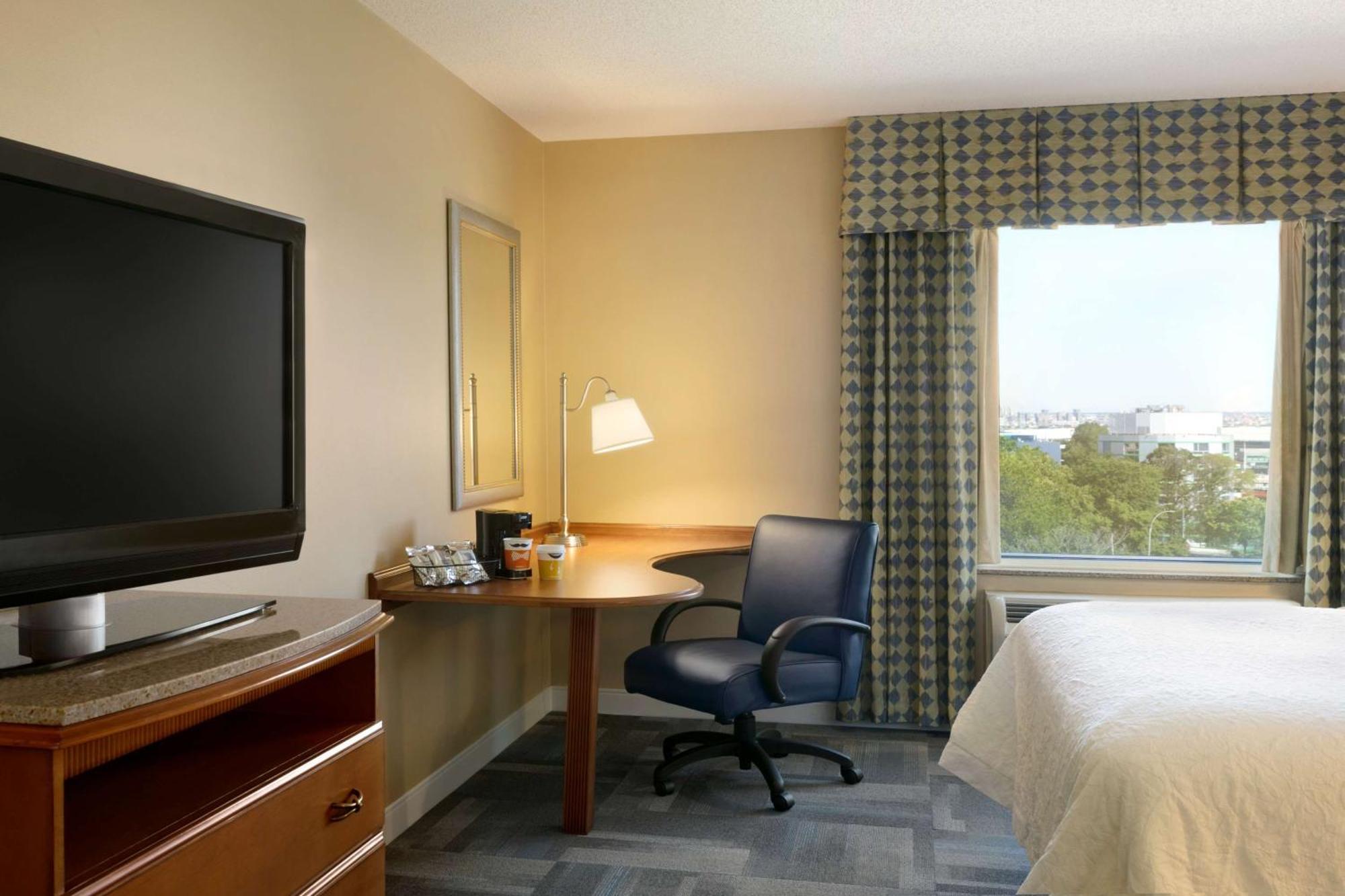 Hampton Inn New York - Laguardia Airport Dış mekan fotoğraf