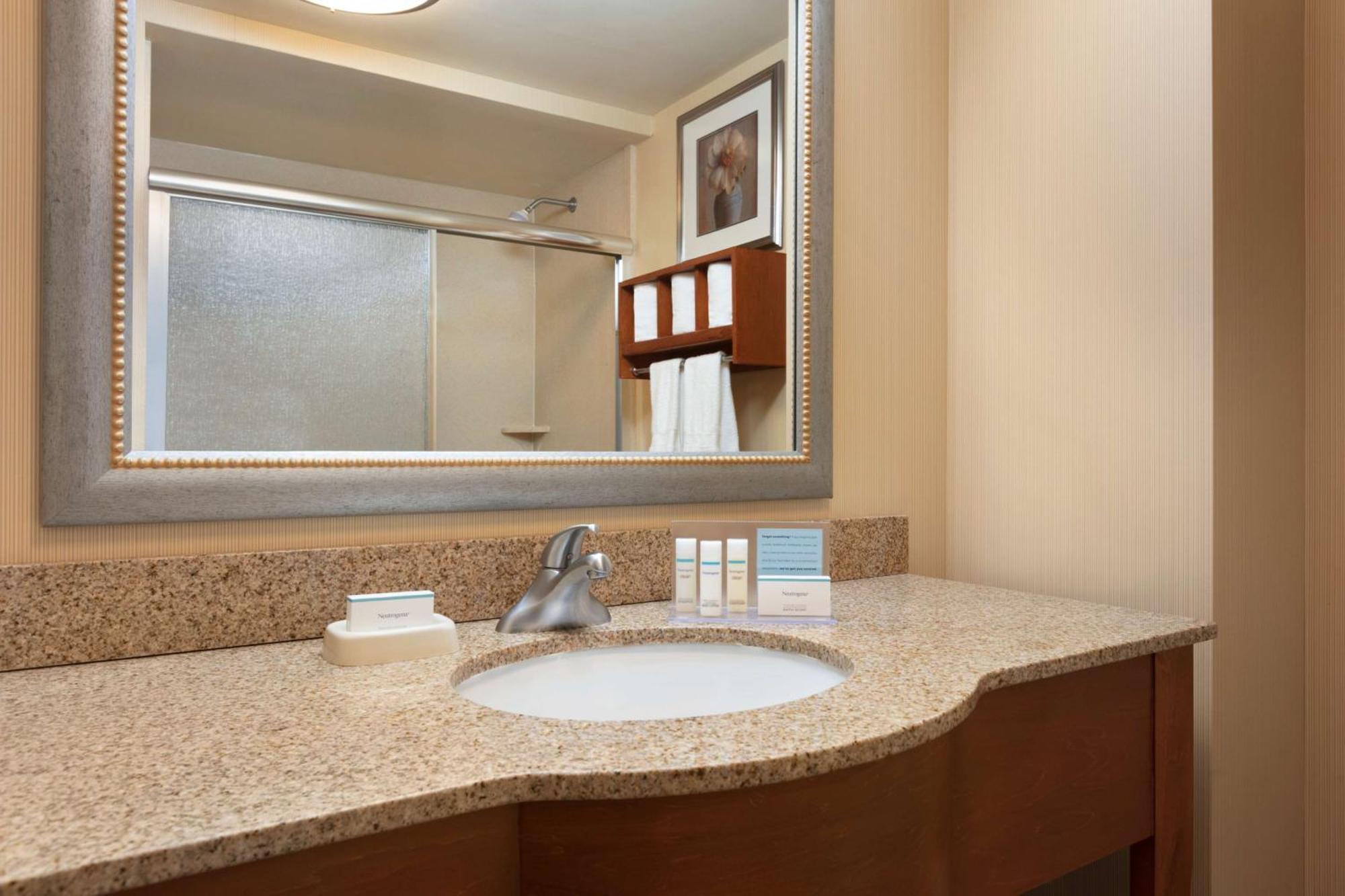 Hampton Inn New York - Laguardia Airport Dış mekan fotoğraf