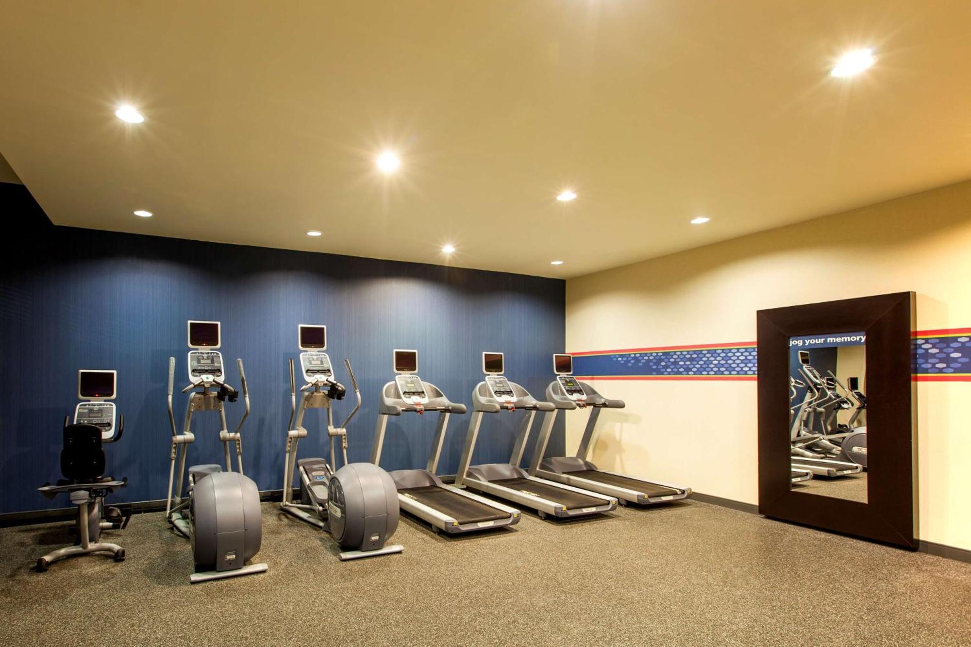 Hampton Inn New York - Laguardia Airport Dış mekan fotoğraf