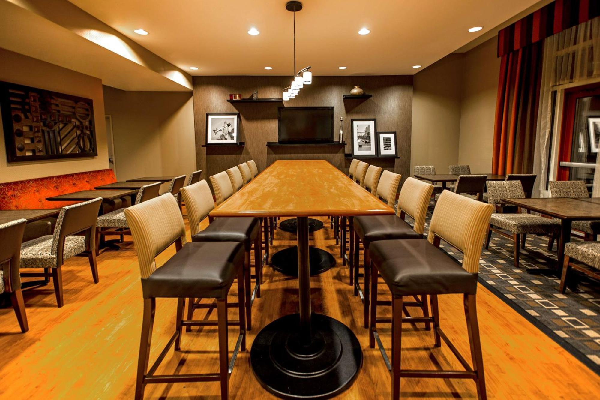 Hampton Inn New York - Laguardia Airport Dış mekan fotoğraf