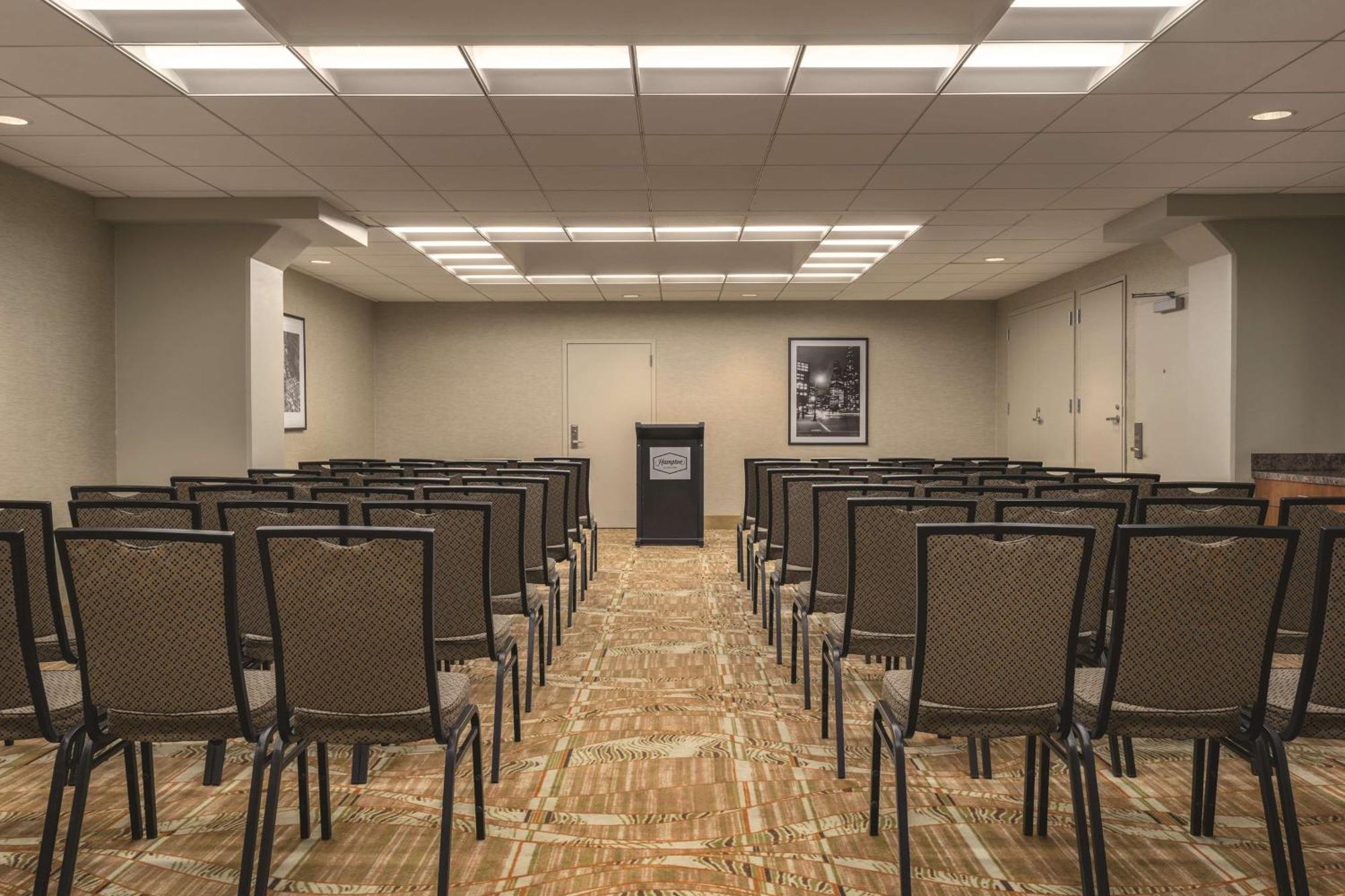 Hampton Inn New York - Laguardia Airport Dış mekan fotoğraf
