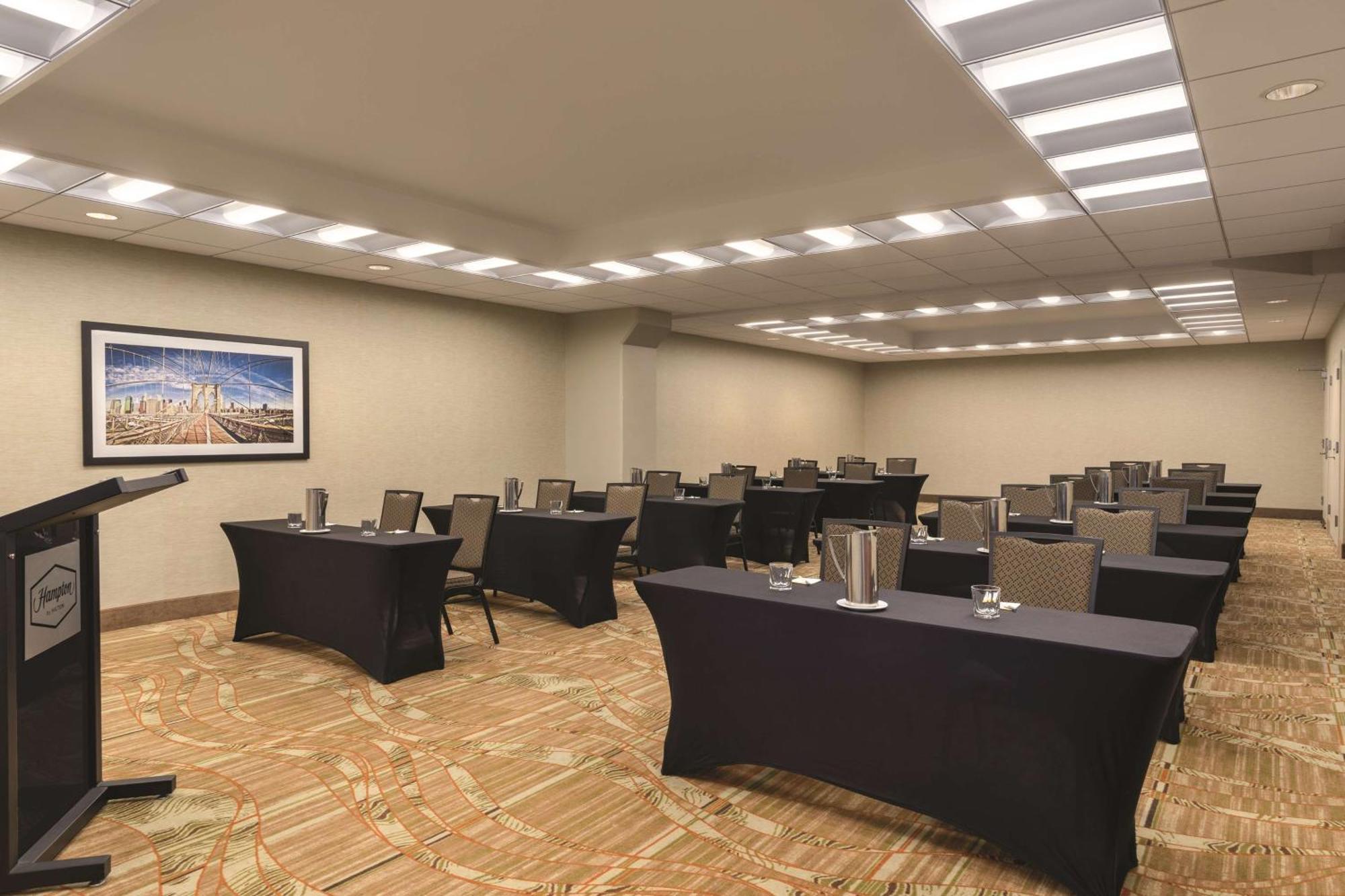 Hampton Inn New York - Laguardia Airport Dış mekan fotoğraf