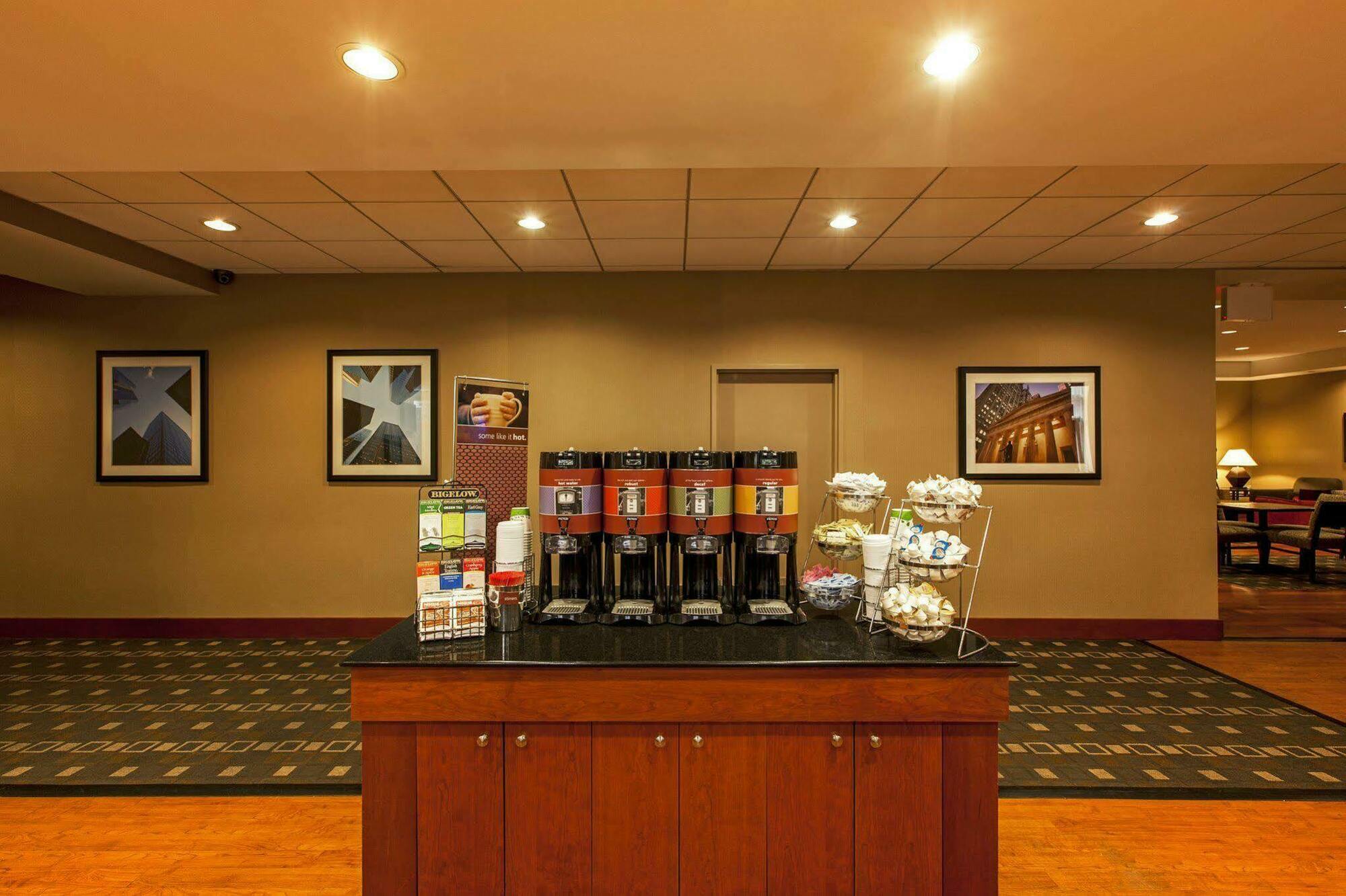 Hampton Inn New York - Laguardia Airport Dış mekan fotoğraf
