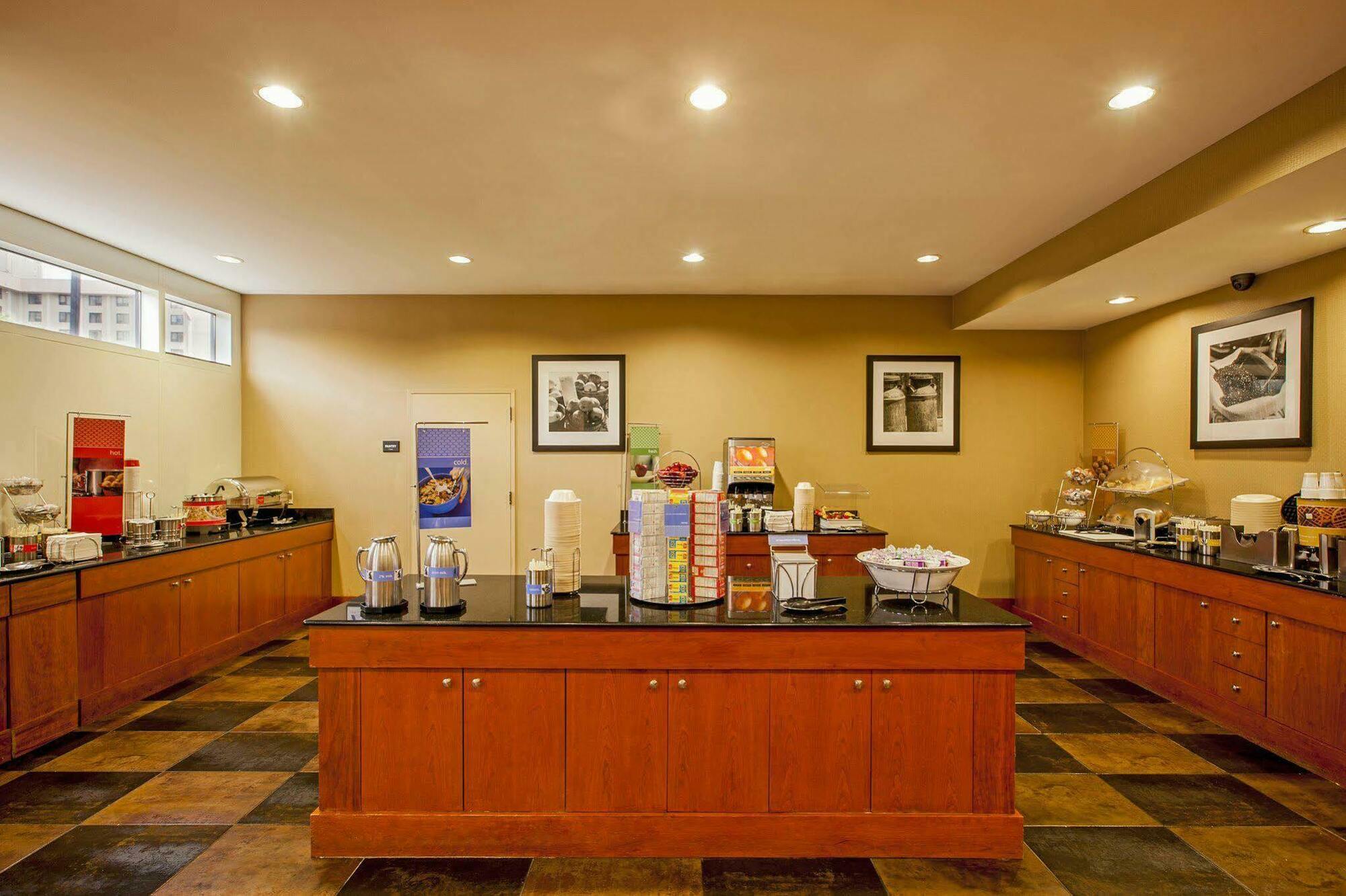 Hampton Inn New York - Laguardia Airport Dış mekan fotoğraf