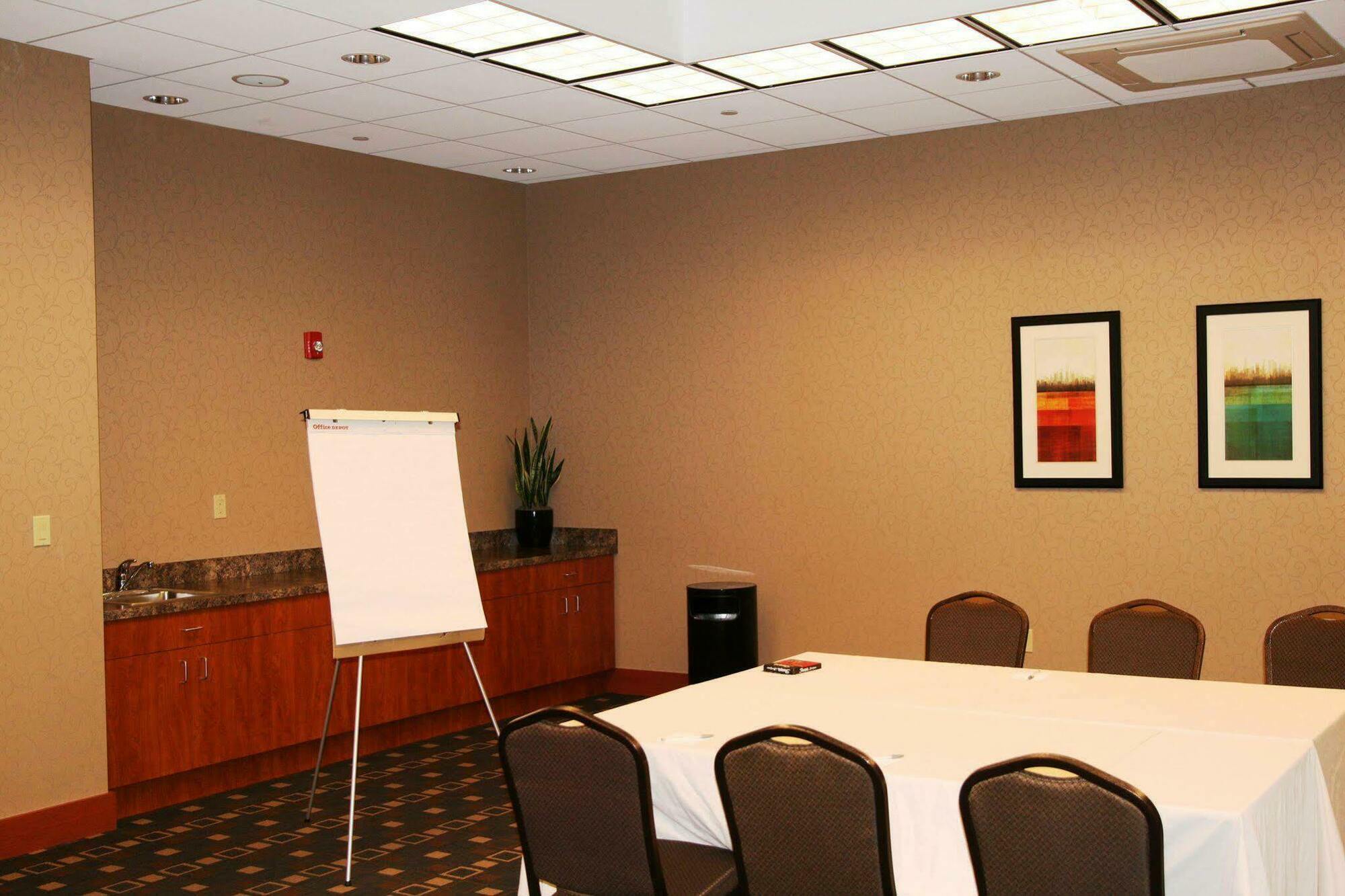 Hampton Inn New York - Laguardia Airport Dış mekan fotoğraf